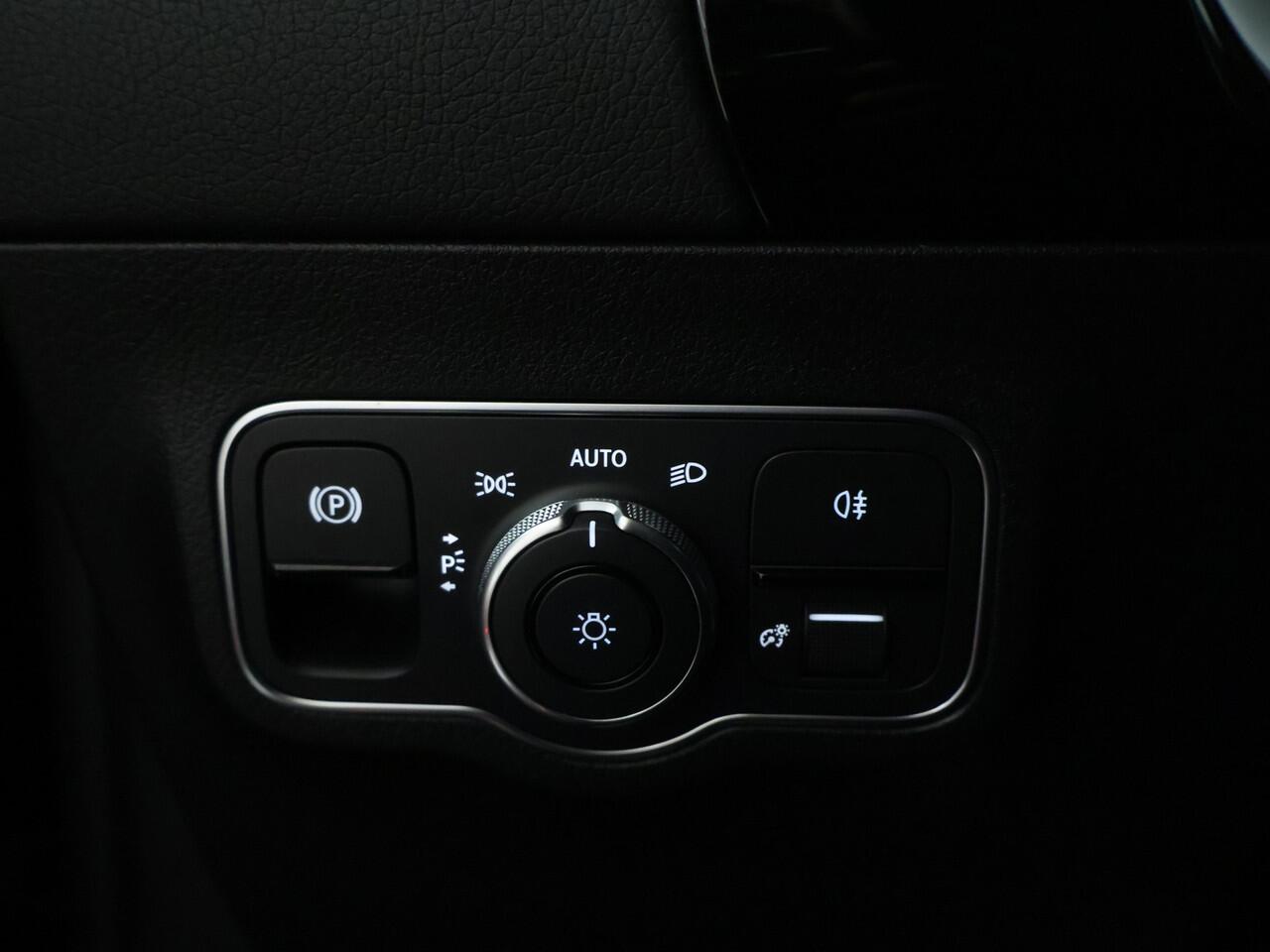 Mercedes-Benz GLA-KLASSE 250 e Plug-In Hybride Stoelverwarming voor | Easy Pack Kofferklep | Achteruitrijcamera | Elektrisch inklapbare buitenspiegels. Inclusief 24 maanden MB Certified garantie voor Europa.