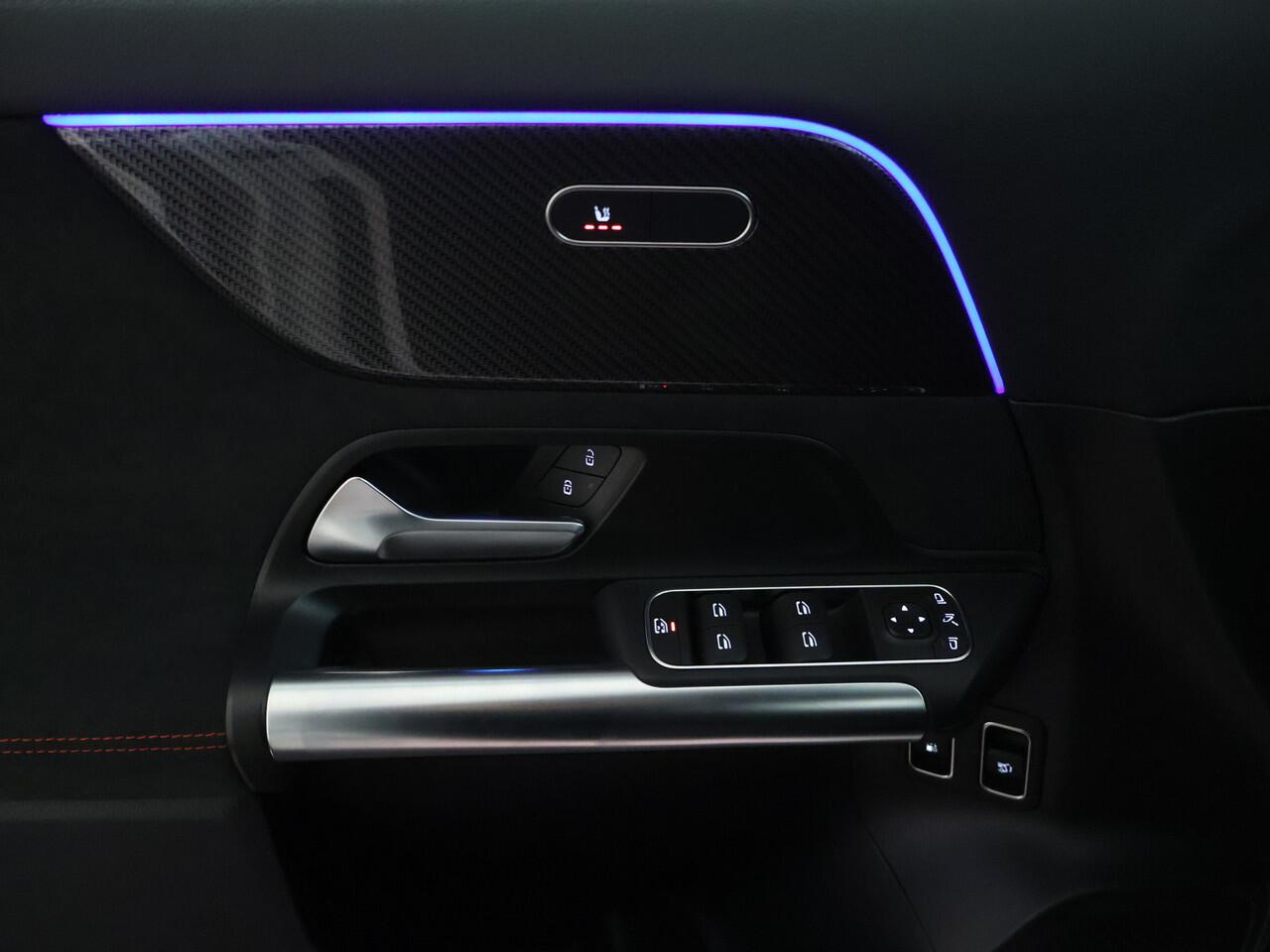 Mercedes-Benz GLA-KLASSE 250 e AMG Plug-In Hybride | AMG Line | MultiBeam Koplampen | Dodehoekassist | 11 kW LAden | Stuur en Stoelverwarming. Inclusief 24 maanden MB Certified garantie voor Europa.