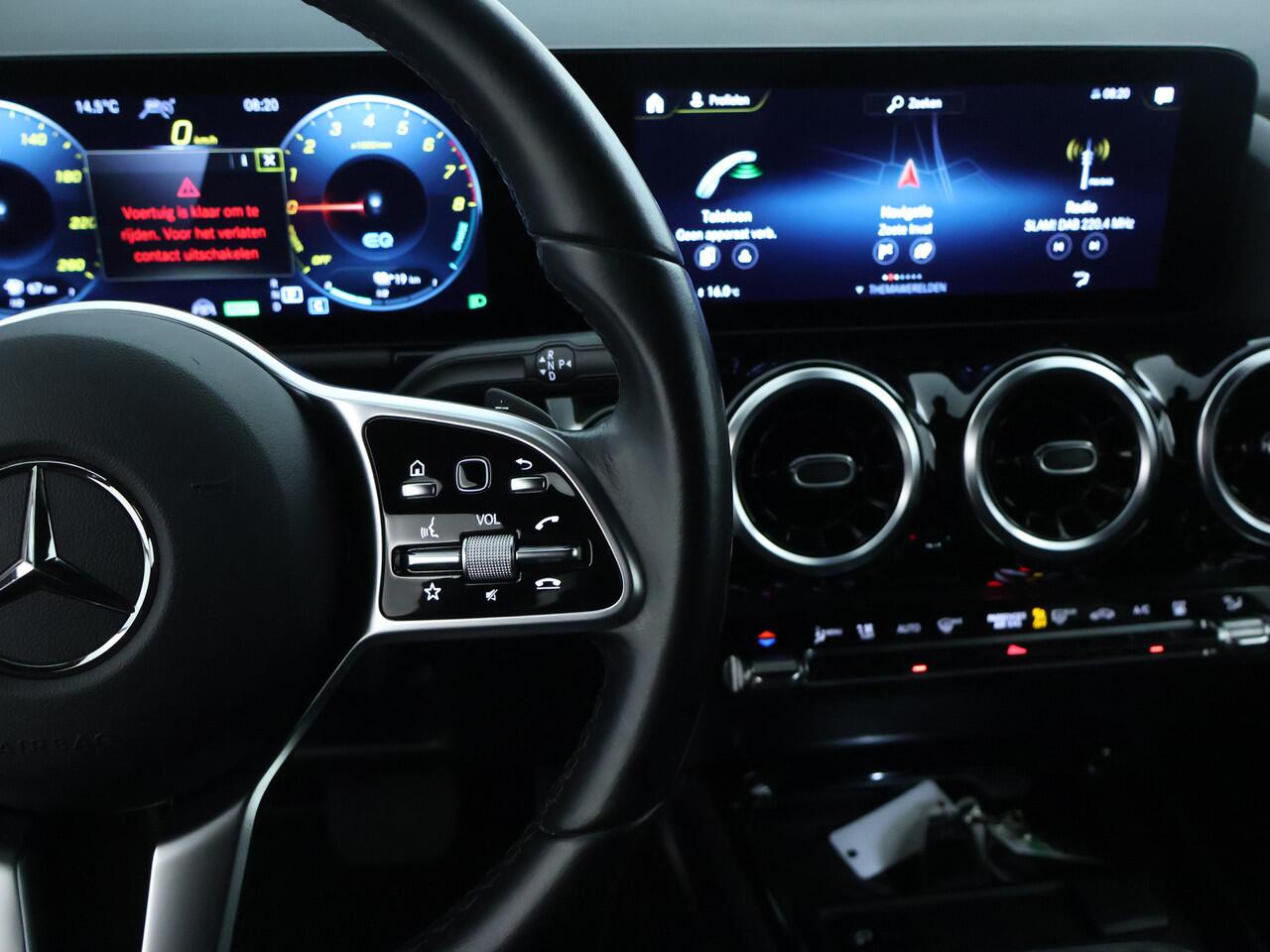 Mercedes-Benz GLA-KLASSE 250 e Plug-In Hybride Trekhaak | Night Pakket |Stoelverwarming voor | Distronic | Achteruitrijcamera | Keyless go | Dodehoek Assist.. Inclusief 24 maanden MB Certified garantie voor Europa.