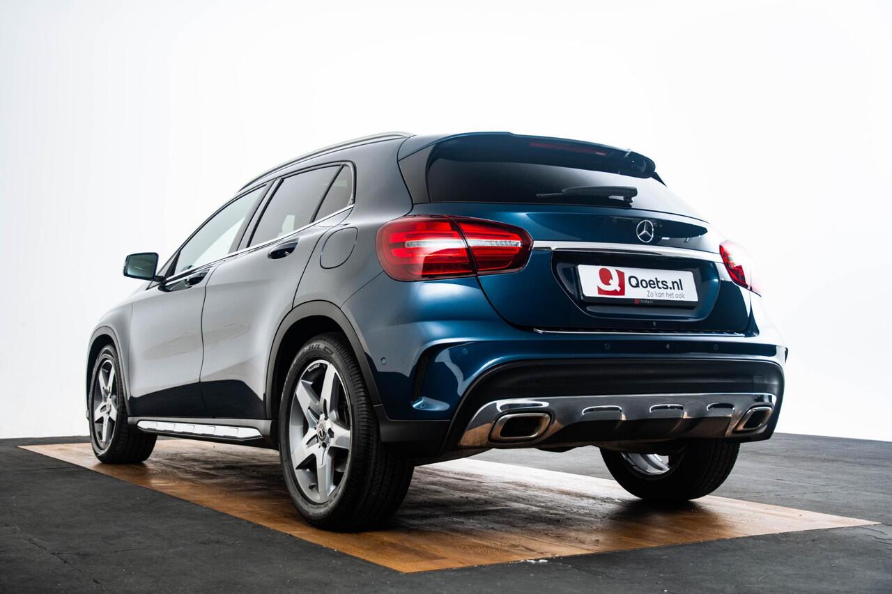 Mercedes-Benz GLA-KLASSE 180 Sport Edition Premium AMG Line Exterieur - Panoramaschuifdak - Stoelverwarming voor - Actieve parkeerassistent - Sfeerverlichting - AMG DYNAMIC SELECT - EASY PACK achterklep -