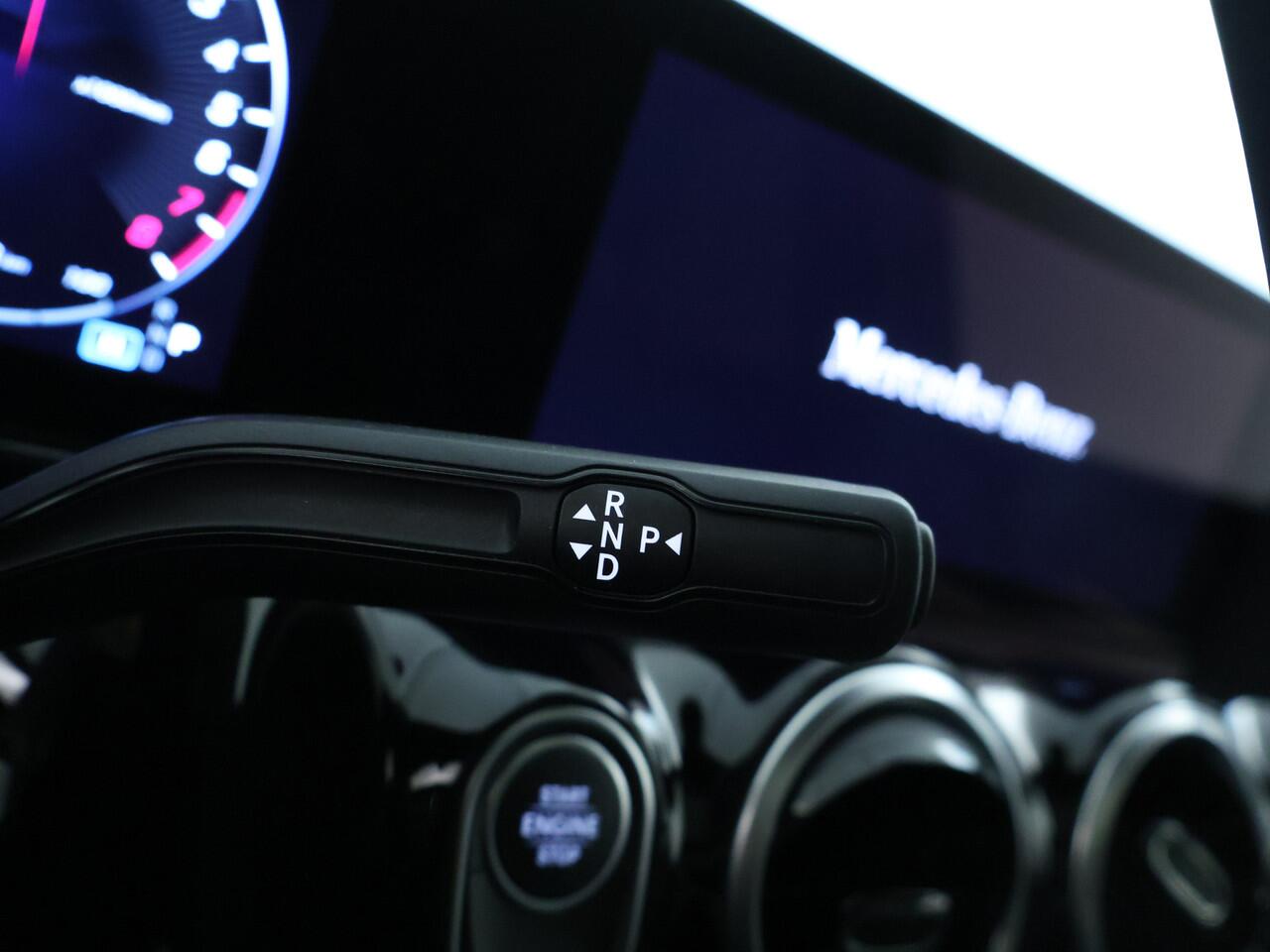 Mercedes-Benz GLA-KLASSE 250 e Plug-In Hybride | Night Pakket | Panorama Schuif-Kanteldak | Trekhaak | Memory voorstoelen | Distronic adapt Cruise | Sportstoelen Spacegrey lederlook | Winterpakket Inclusief 24 maanden MB Certified garantie voor Europa.