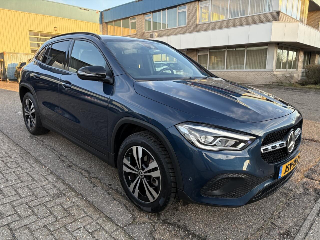 Mercedes-Benz GLA-KLASSE 250 e Business Solution Luxery Limited