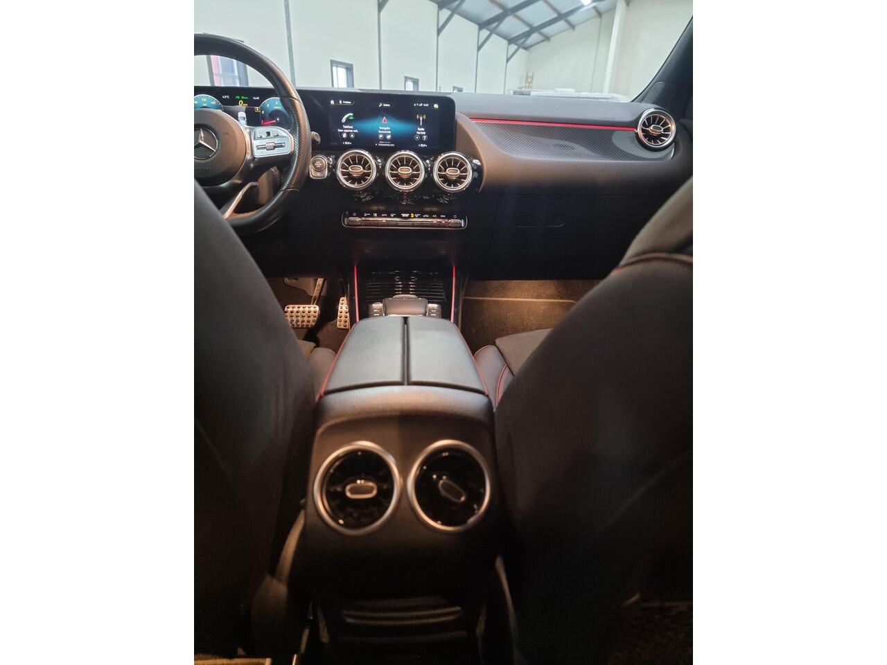 Mercedes-Benz GLA-KLASSE 200 Business Solution AMG Camera | Stoelverwarming | Navi | Pdc V + A