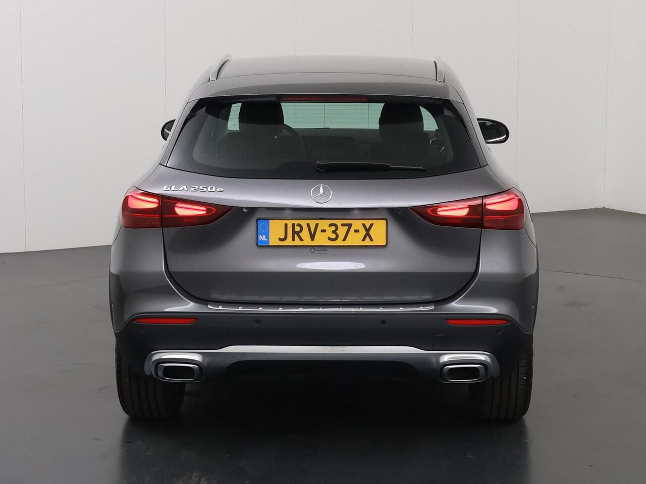 Mercedes-Benz GLA-KLASSE 250 e Luxury Line | Trekhaak | Elektrische achterklep | Achteruitrijcamera | Winter pakket |