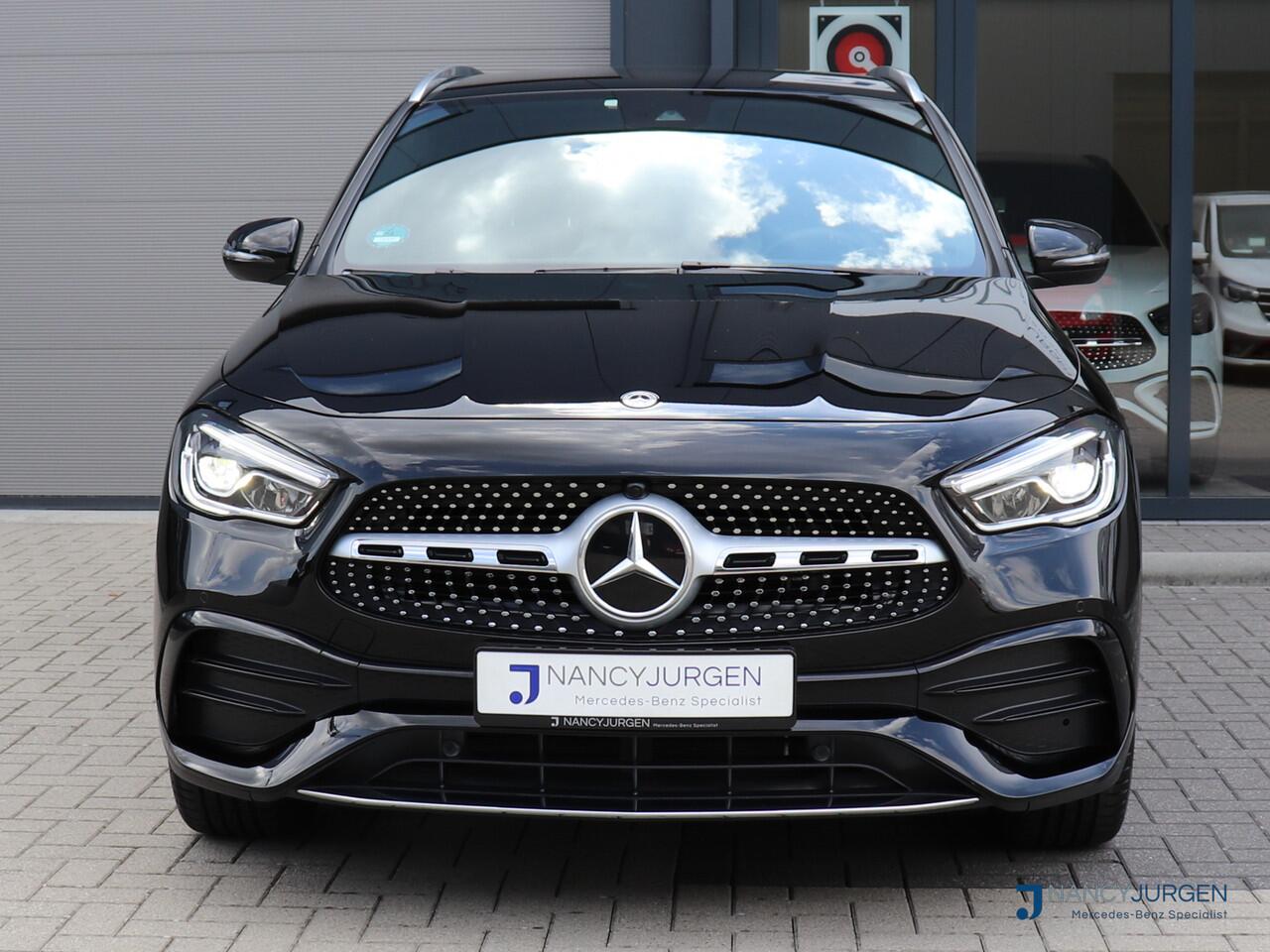 Mercedes-Benz GLA-KLASSE 250 e AMG Limited | Two Tone Leder | Adapt. Cruise Control | Apple Car Play/Android Auto | MBUX | Parkeer Pakket | Camera | Spiegel Pakket | 20" LM AMG | Model 2022 | Volledig Gedocumenteerd Onderhoud |