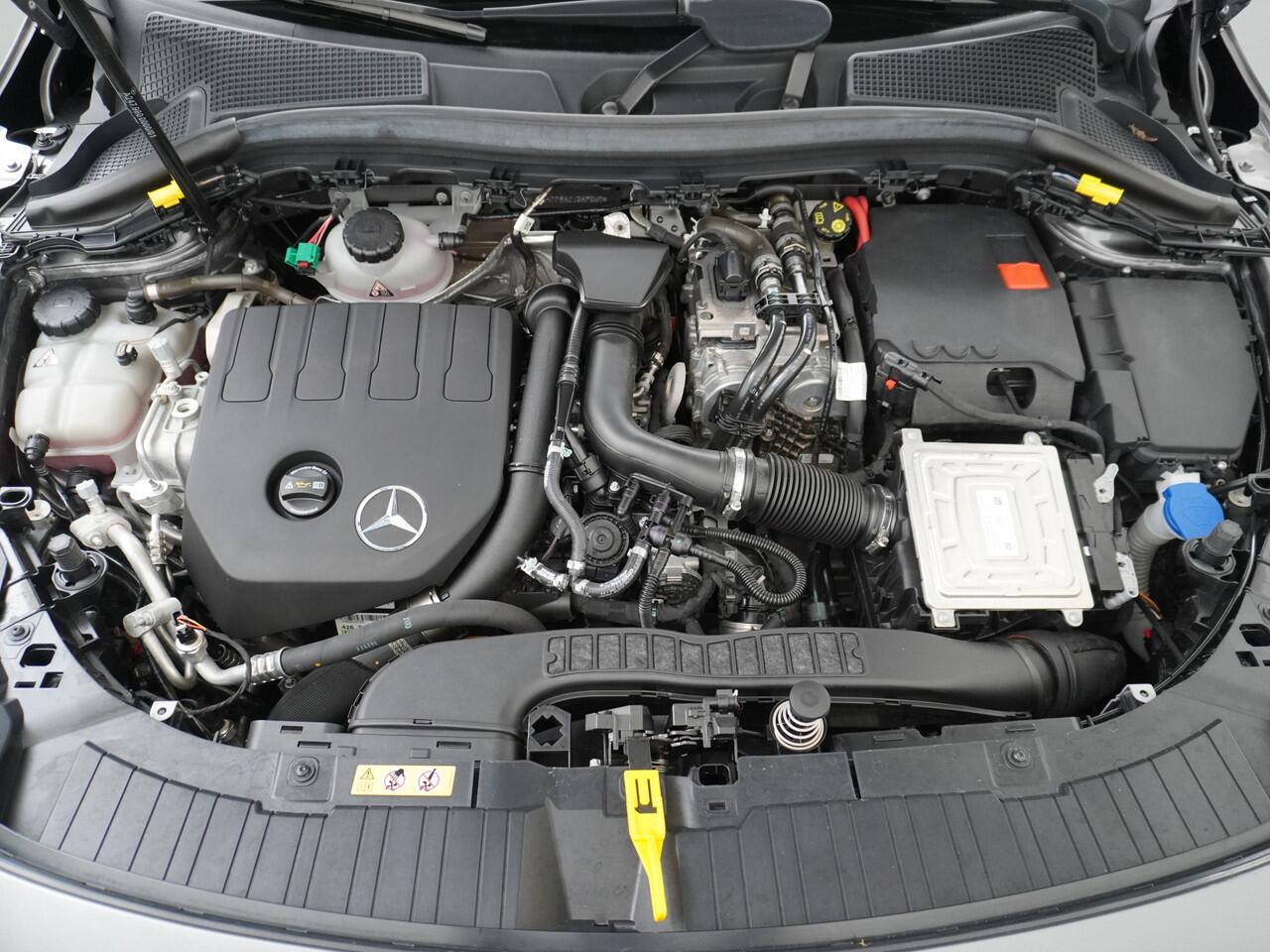 Mercedes-Benz GLA-KLASSE 250e Luxury // Trekhaak // Carplay // WideScreen // Navigatie // LED Koplampen // Cruise Control