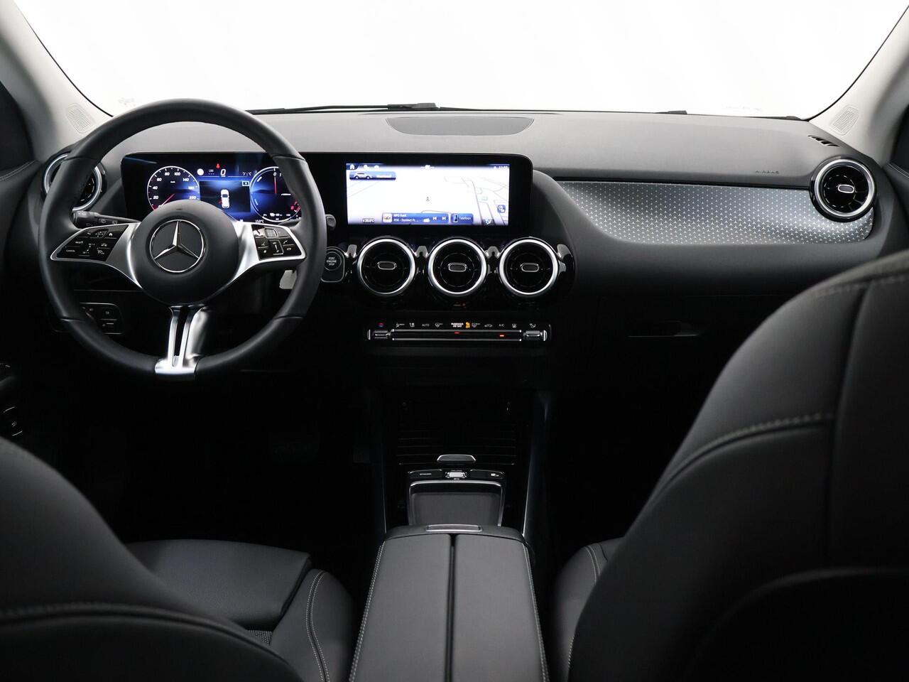 Mercedes-Benz GLA-KLASSE 250 e Luxury Line | Elektrische achterklep | Winter pakket | Achteruitrijcamera |