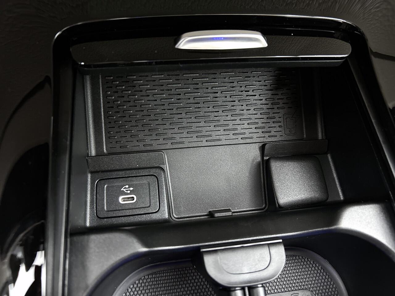 Mercedes-Benz GLA-KLASSE 250 e Business Solution Luxury | Trekhaak | Parkeerpakket met achteruitrijcamera | Keyless-Go comfortpakket | GUARD 360 ° Vehicle protection Plus | EASY PACK achterklep | USB-pakket plus |