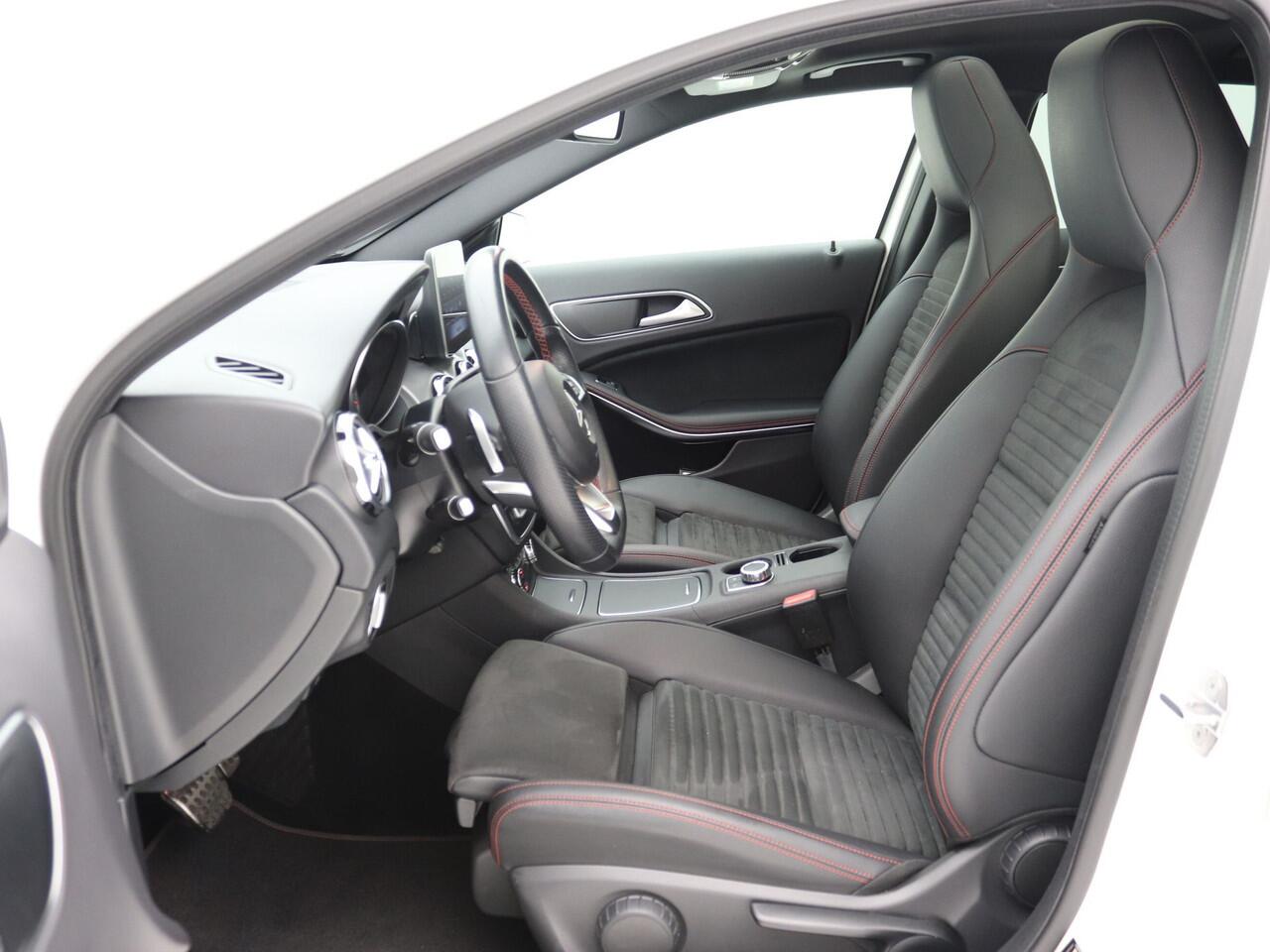 Mercedes-Benz GLA-KLASSE 200 Premium Plus Panorama Amg line