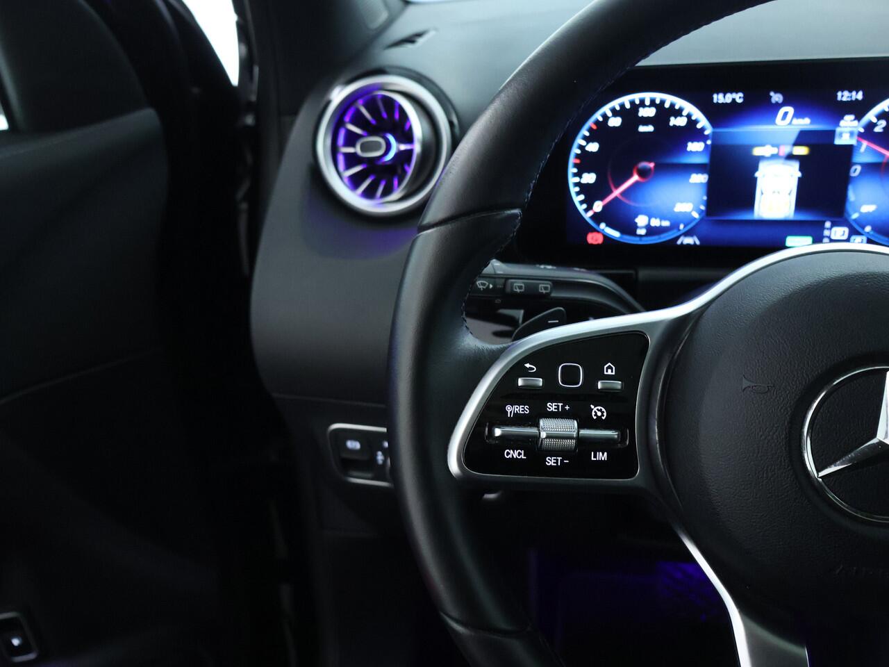 Mercedes-Benz GLA-KLASSE 250 e Plug-In Hybride Panorama Schuif-Kanteldak | Achteruitrijcamera | 19 Inch Velgen | Stoelverwarming voor | Sfeerverlichting. Inclusief 24 maanden MB Certified garantie voor Europa.