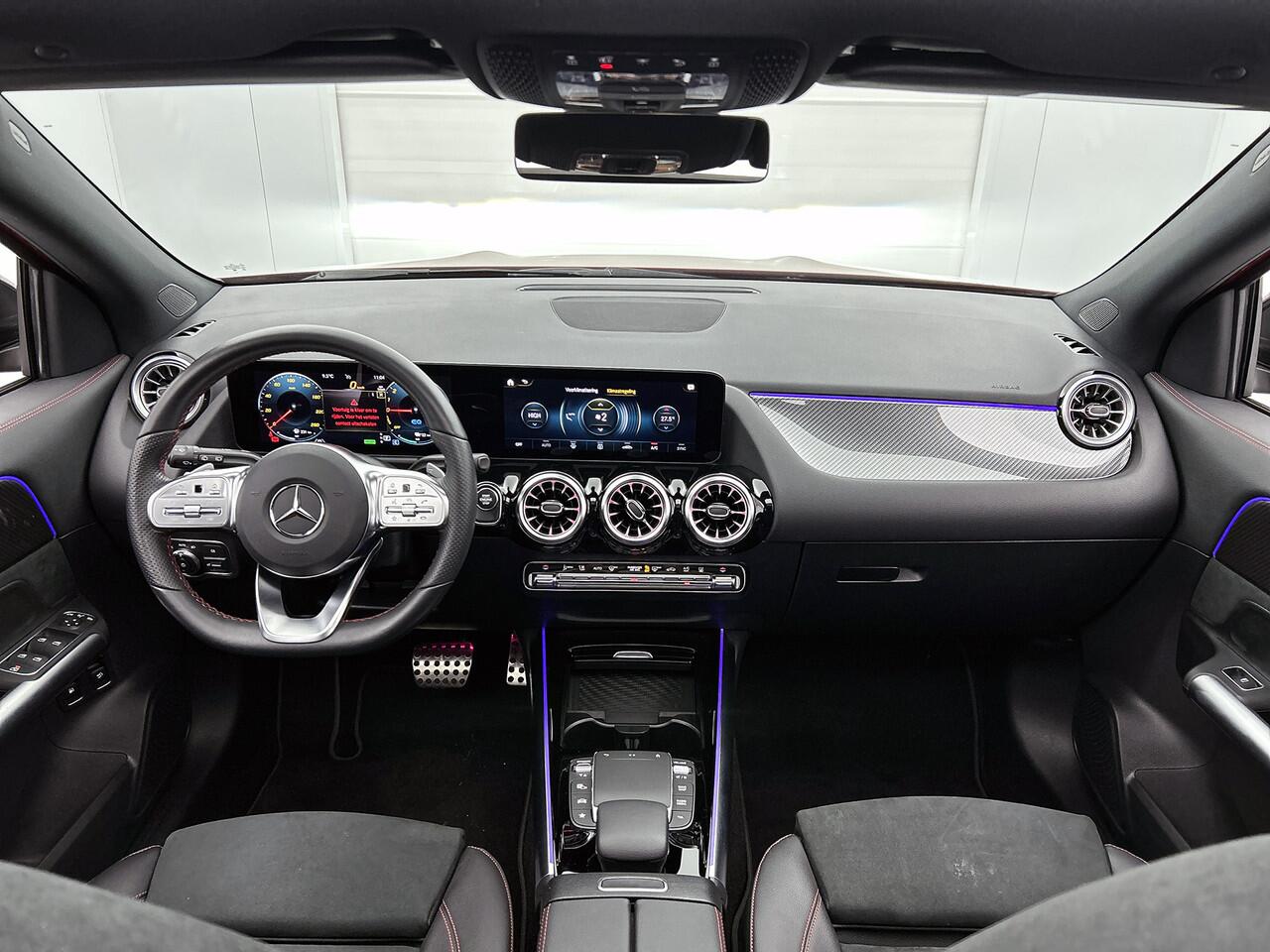 Mercedes-Benz GLA-KLASSE 250 e AMG Plug-In Hybride Panoramadak | 5 spaaks lichtmetalen velgen | elect. bed. Voorstoelen met memory | Trekhaak wegklapbaar | Navigatie | Parkig support met camera achter Inclusief 24 maanden Mercedes-Benz Certified garantie voor Europa.