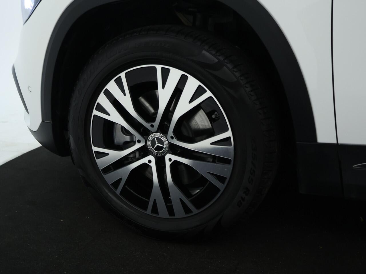 Mercedes-Benz GLA-KLASSE 250 e Plug-In Hybride Panorama Schuif-Kanteldak | Dodehoekassist | Memory Voorstoelen | Sfeerverlichting | 11 kW Laden | Stuur en Stoelverwarming. Inclusief 24 maanden MB Certified garantie voor Europa.