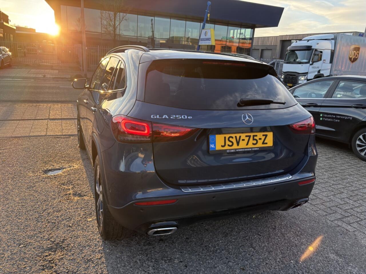 Mercedes-Benz GLA-KLASSE 250 e Business Solution Luxery Limited