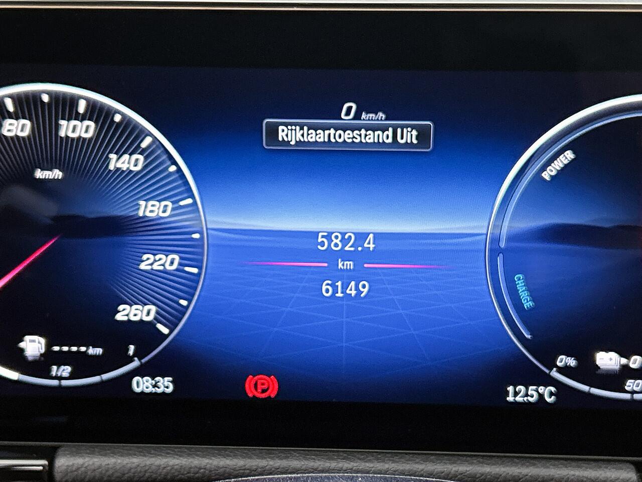 Mercedes-Benz GLA-KLASSE 250 e AMG Plug-In Hybride AMG Line | Panorama Schuif-Kanteldak | Sfeerverlichting | Dosehoek Assist | Stuur en Stoelverwarming. Inclusief 24 maanden MB Certified garantie voor Europa.