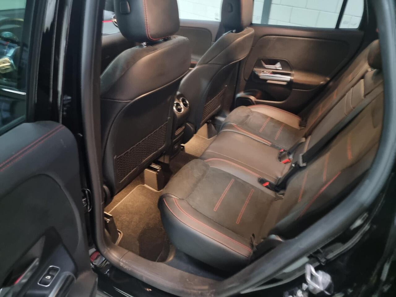 Mercedes-Benz GLA-KLASSE 200 Business Solution AMG Camera | Stoelverwarming | Navi | Pdc V + A