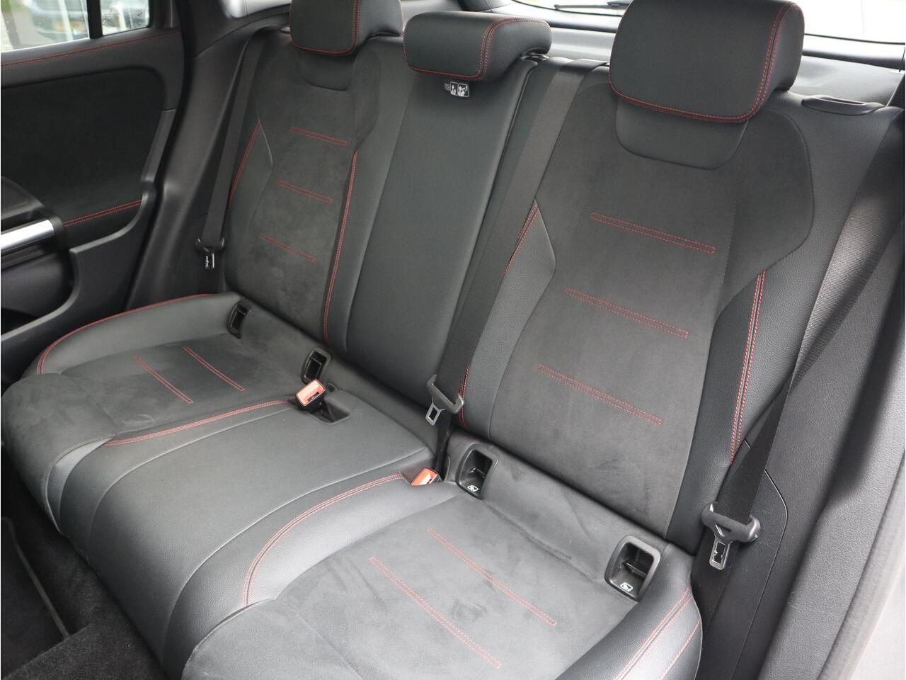 Mercedes-Benz GLA-KLASSE 200 Business Solution AMG