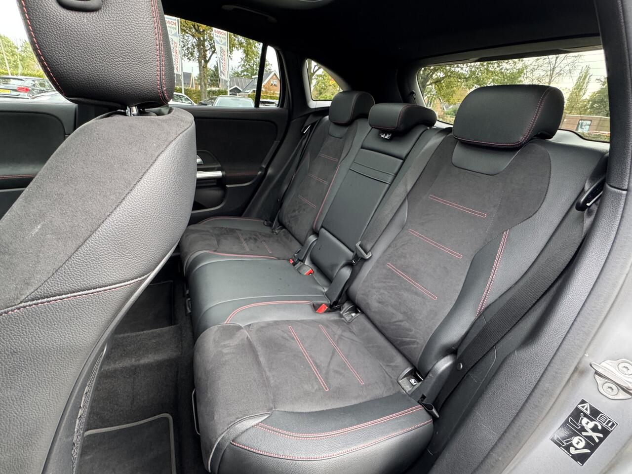 Mercedes-Benz GLA-KLASSE Business Solution AMG Automaat/Panoramadak/LED/Keyless/Widescreen