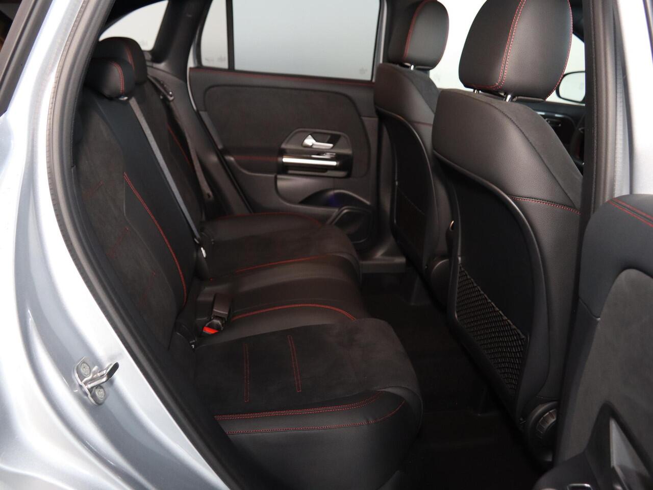 Mercedes-Benz GLA-KLASSE 250e Business Solution AMG | Night | Panoramadak | Parkeercamera | Stoelverwarming | Sfeerverlichting |