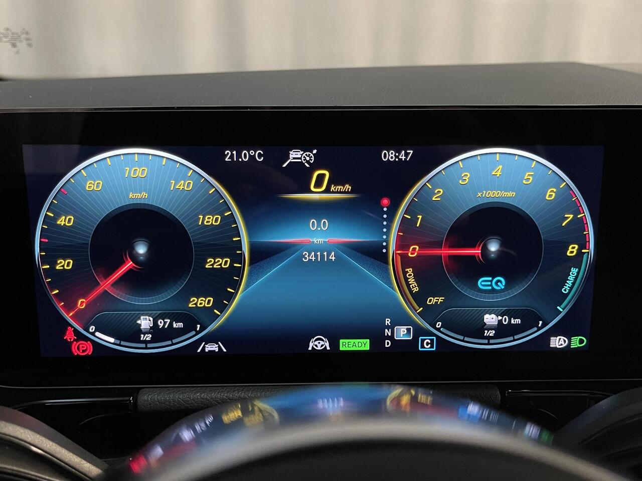 Mercedes-Benz GLA-KLASSE 250 e AMG Line 19"/Panoramadak/Trekhaak/Dodehoek/Adaptieve cruise/360 camera/Keyless/Matrix LED/Stoelverwarming/Apple Carplay & Android Auto