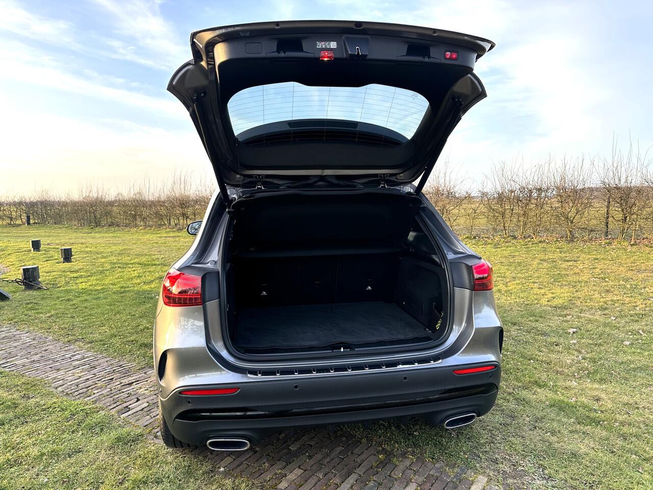 Mercedes-Benz GLA-KLASSE 200 Edition AMG Line - Night - Pano - Carbon