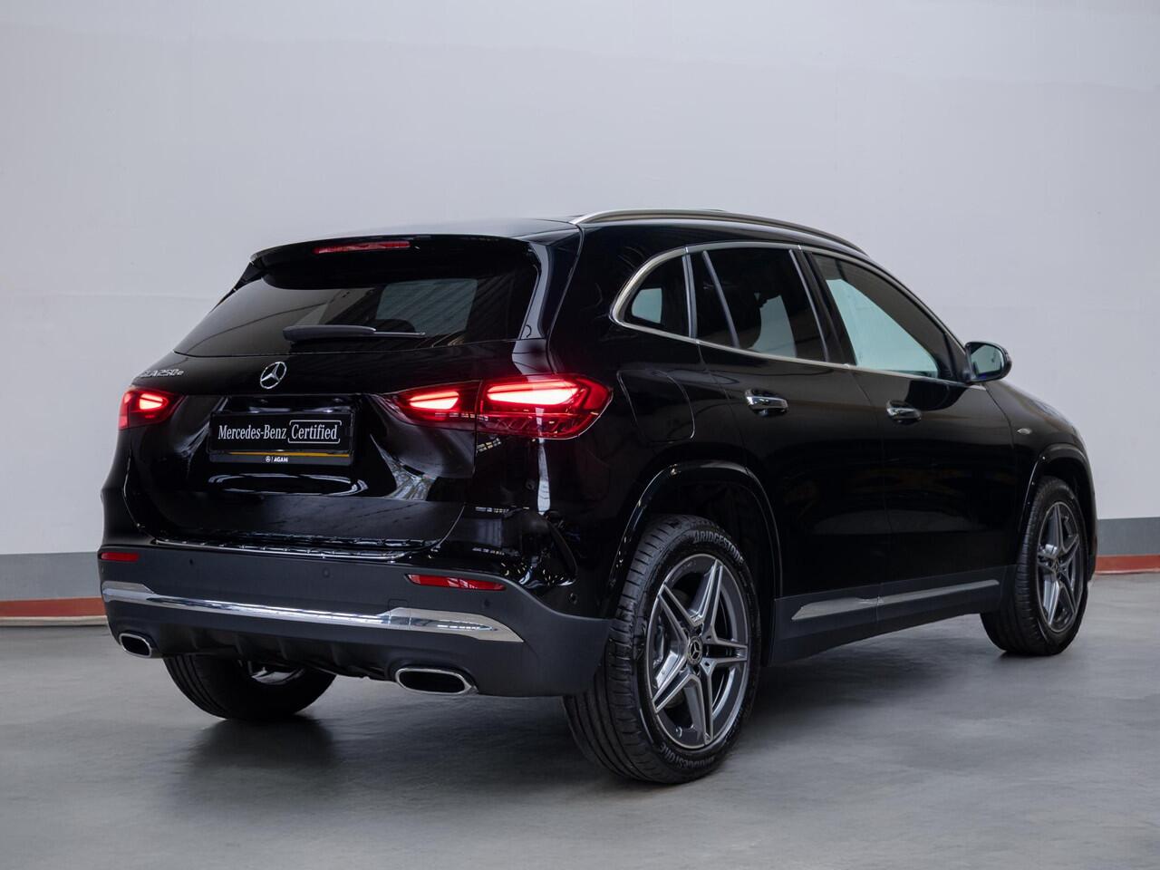 Mercedes-Benz GLA-KLASSE 250 e Business Solution AMG Panorama dak