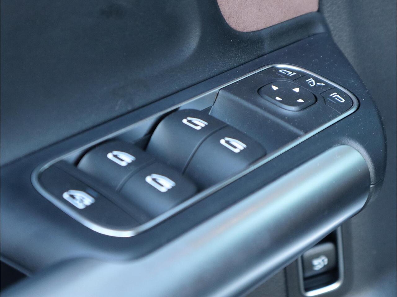 Mercedes-Benz GLA-KLASSE 180 AMG Line