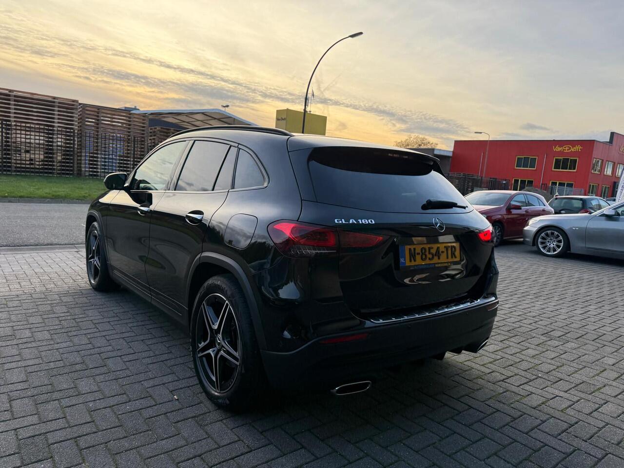 Mercedes-Benz GLA-KLASSE 180 Business Solution AMG | 1E EIGENAAR | 12MND GARANTIE | AUTOMAAT | PANO | NAVI | CRUISE | MEMORY | NL-AUT |