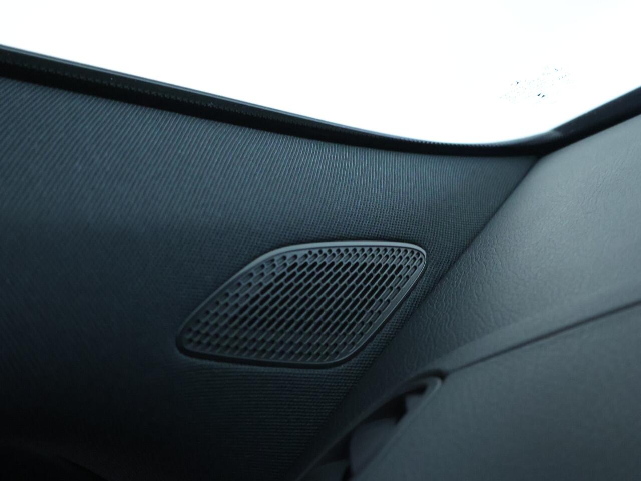 Mercedes-Benz GLA-KLASSE 250 e AMG Plug-In Hybride AMG Line | Night Pakket | 19 Inch AMG Velgen | Memory voorstoelen | Sfeerverlichting. Inclusief 24 maanden MB Certified garantie voor Europa.