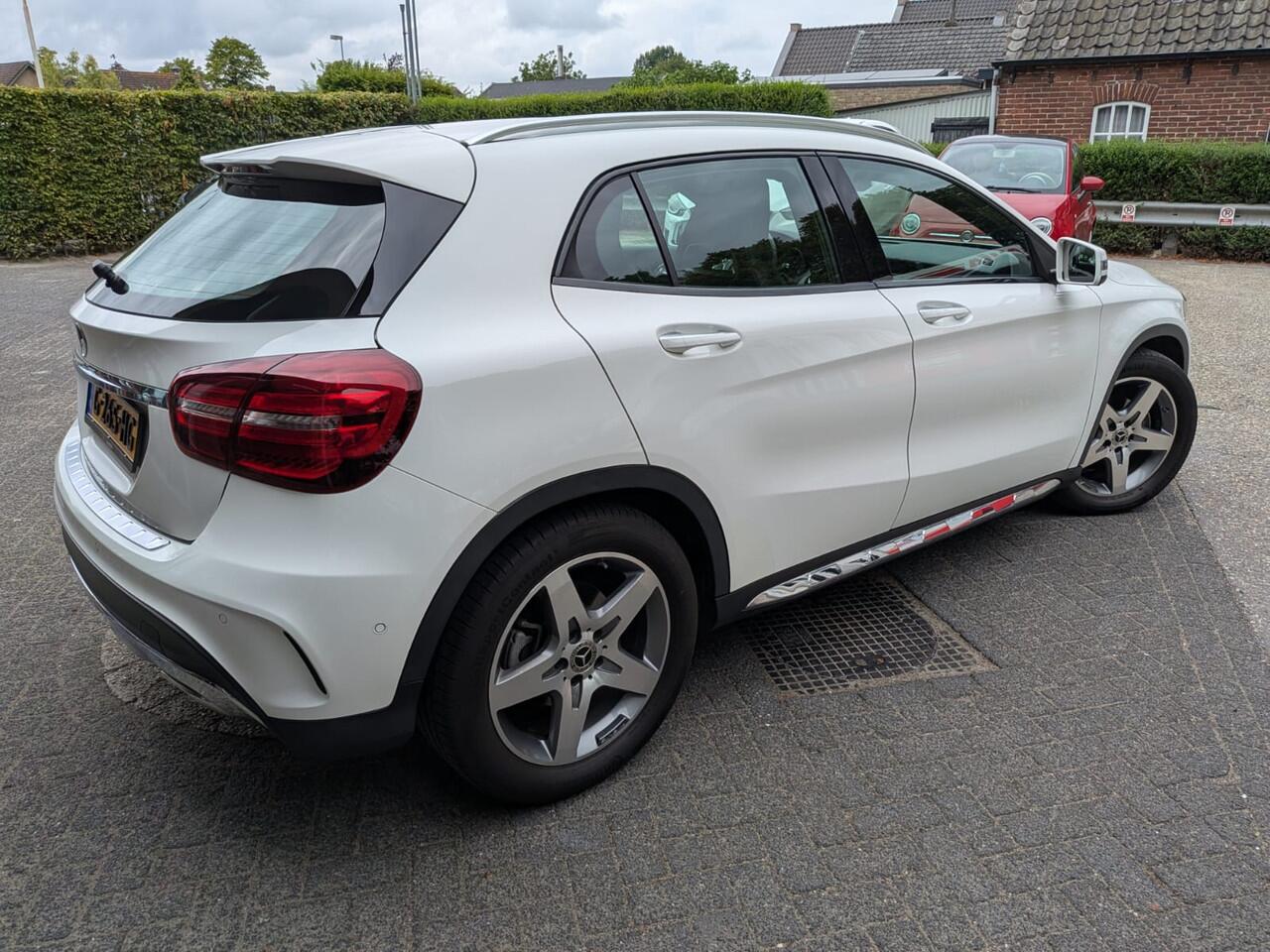 Mercedes-Benz GLA-KLASSE 180 Business Solution AMG nieuwstaat