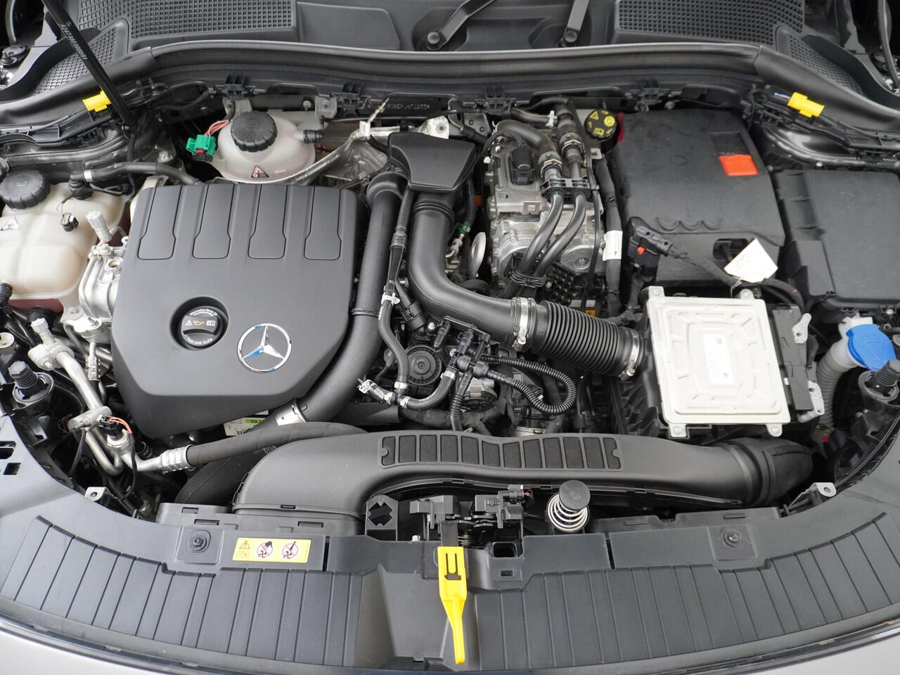 Mercedes-Benz GLA-KLASSE 250 e AMG // Panoramadak // 20" AMG Velgen // Nightpakket // Sfeerverlichting // Camera //