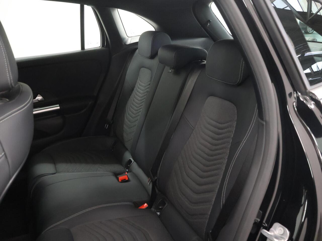 Mercedes-Benz GLA-KLASSE 250 e Luxury Line | Trekhaak | Winter pakket | Widescreen |