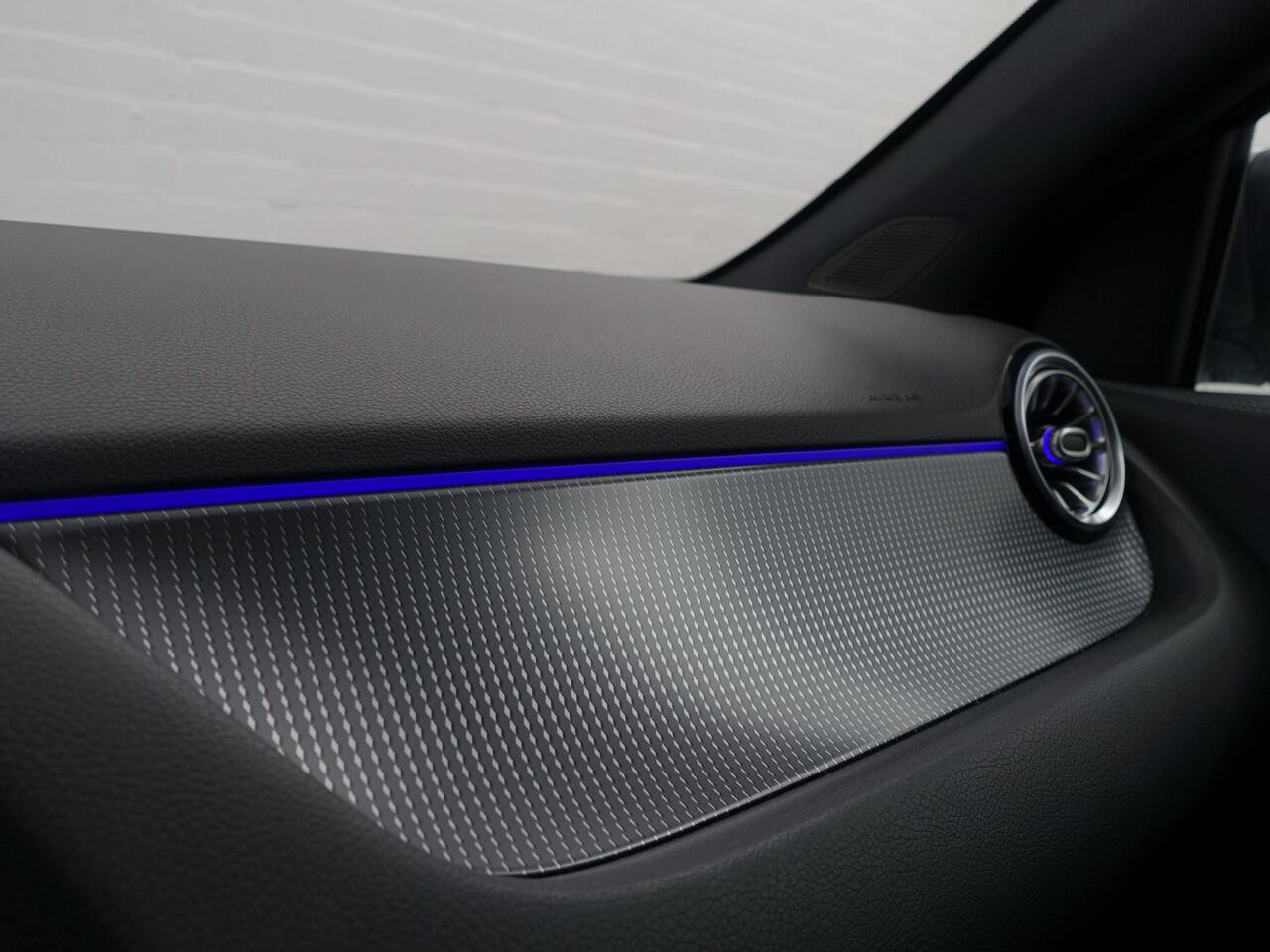 Mercedes-Benz GLA-KLASSE 200 Premium Luxury Aut- Panoramadak, Memory Seats, Sfeerverlichting, Camera, Leder Interieur