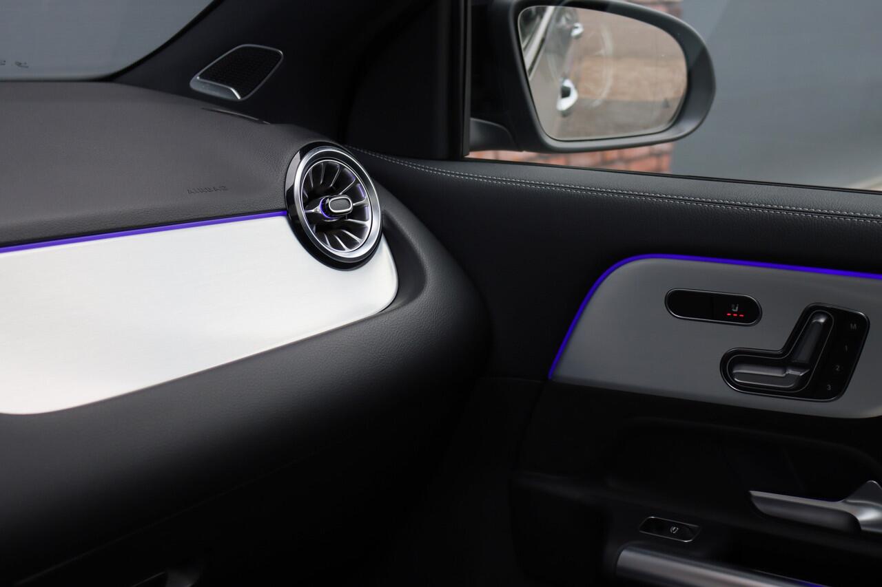 Mercedes-Benz GLA-KLASSE 250 e AMG Line | Panoramadak | Burmester | Distronic | Memory | Trekhaak | Keyless Go | Camera | Sfeerverlichting | Dodehoekassistent |