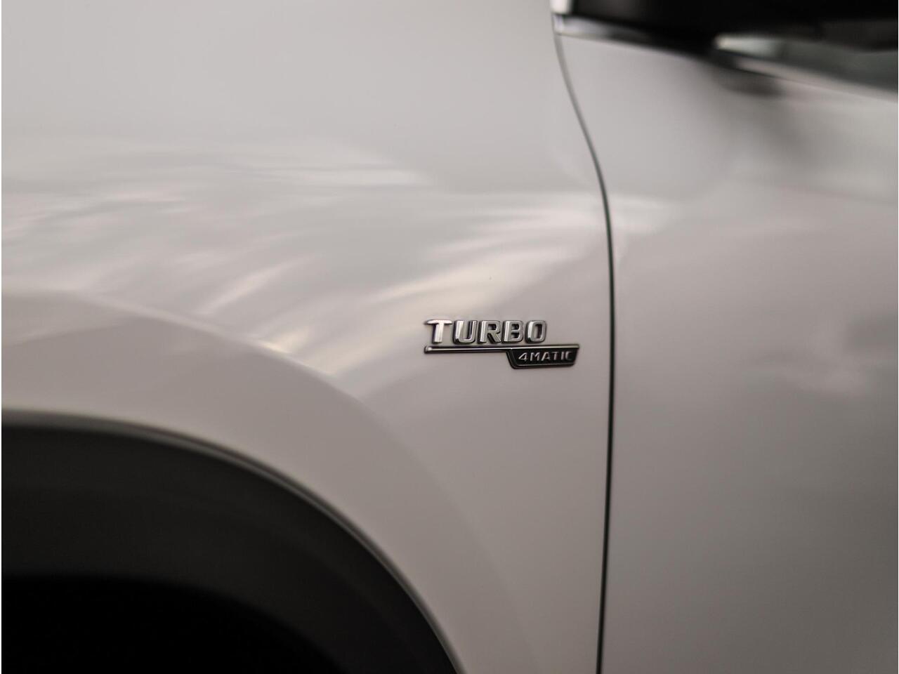 Mercedes-Benz GLA-KLASSE AMG 35 4MATIC | Trekhaak | Camera | Pano | Sfeerverlichting | Stoelverw.