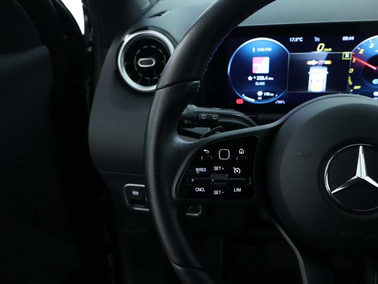 Mercedes-Benz GLA-KLASSE 250 e Plug-In Hybride Stoelverwarming voor | Easy Pack Kofferklep | Achteruitrijcamera | Elektrisch inklapbare buitenspiegels. Inclusief 24 maanden MB Certified garantie voor Europa.