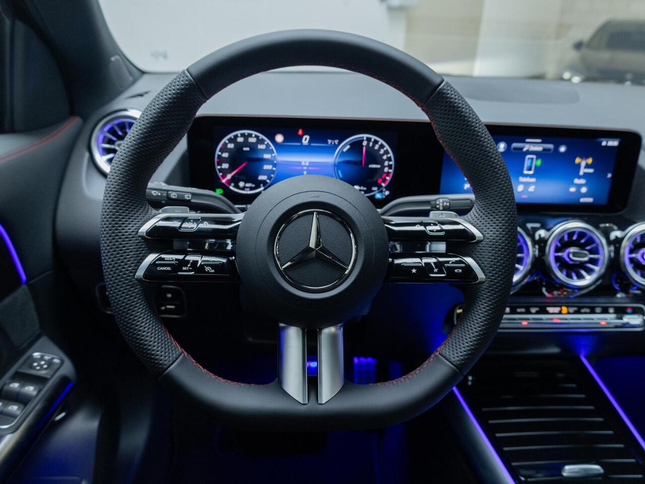 Mercedes-Benz GLA-KLASSE 250 e Business Solution AMG Panorama dak