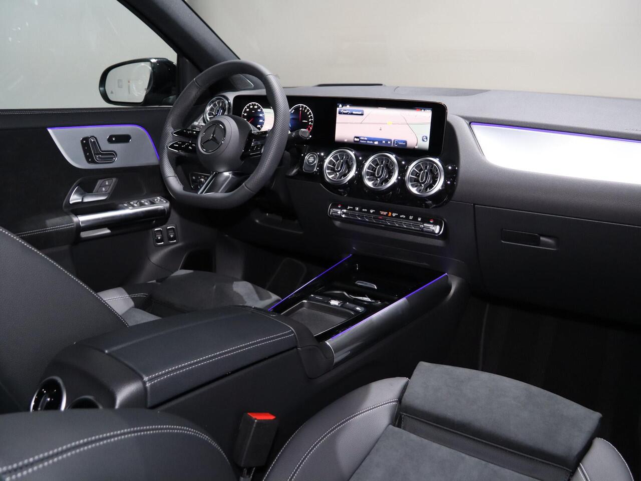 Mercedes-Benz GLA-KLASSE 250e Business Solution AMG | AMG Line plus | Panoramaschuifdak | 20" AMG-velgen | Head-Up | Parkeerpakket | Nightpakket |