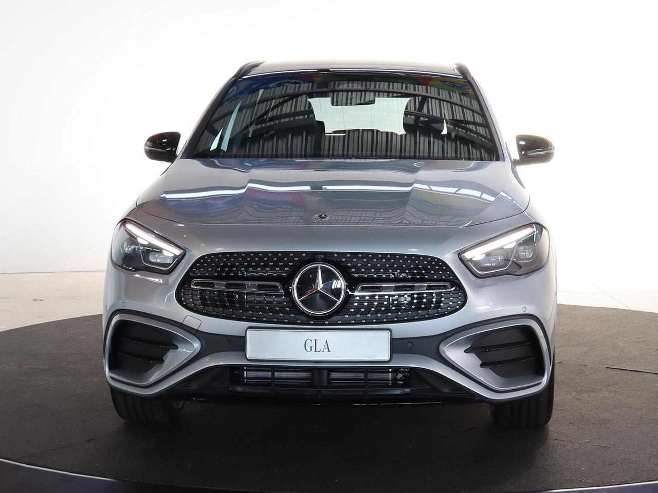 Mercedes-Benz GLA-KLASSE 250e Business Solution AMG | Night | Panoramadak | Parkeercamera | Stoelverwarming | Sfeerverlichting |