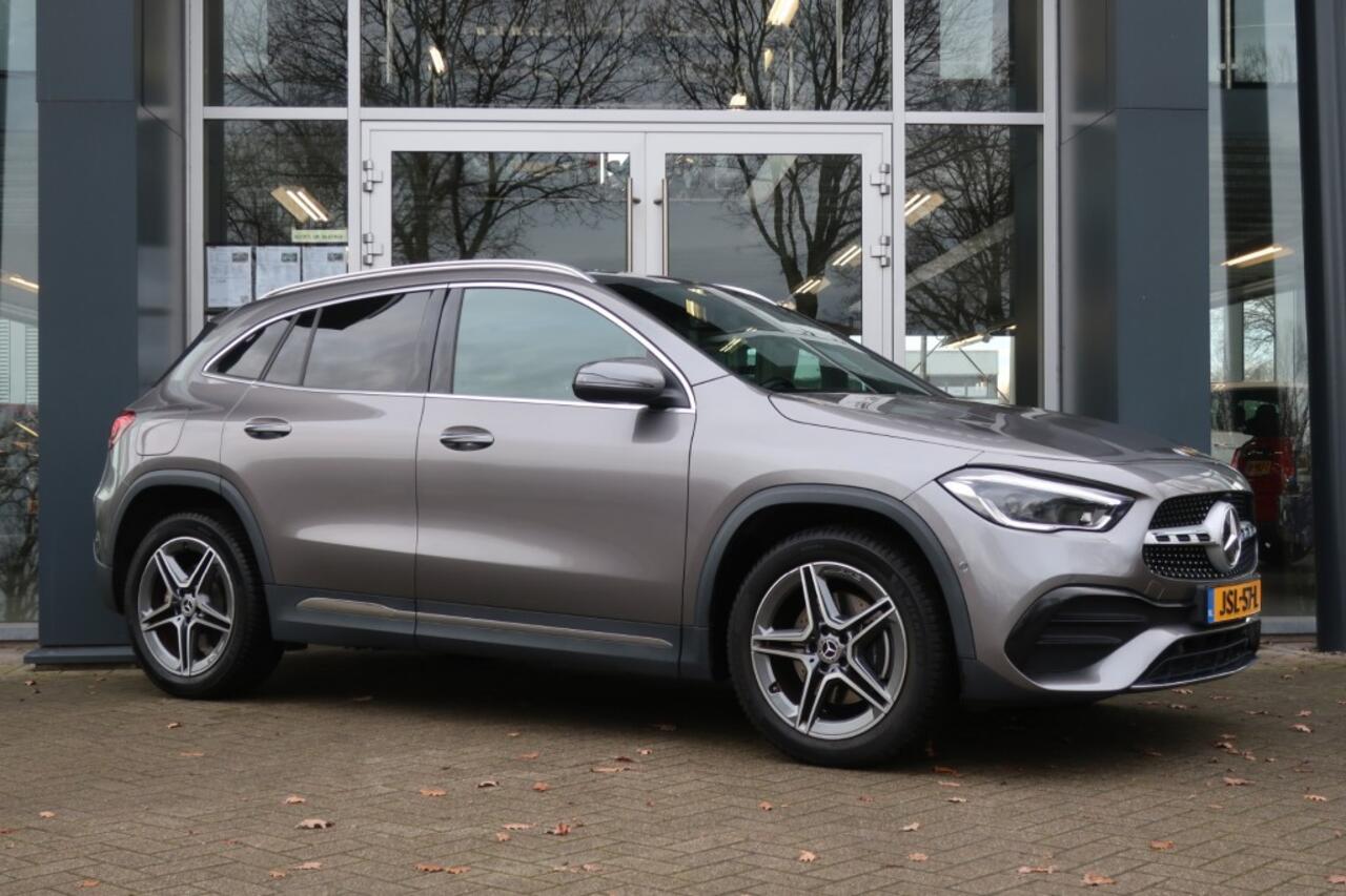 Mercedes-Benz GLA-KLASSE 250 E AMG LINE, All Season Banden, Schuifdak, Multibeam Led, etc.