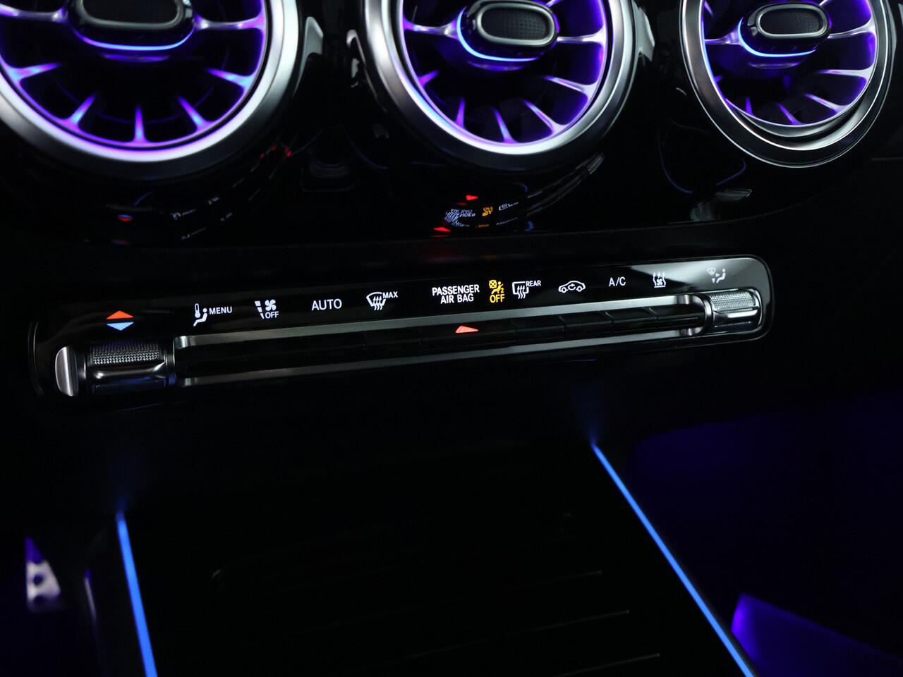 Mercedes-Benz GLA-KLASSE 250 e AMG Plug-In Hybride AMG Line | Night Pakket | Panorama Schuif-Kanteldak | 11kW Laden | Stuur en Stoelverwarming. Inclusief 24 maanden Mercedes-Benz Certified garantie voor Europa.