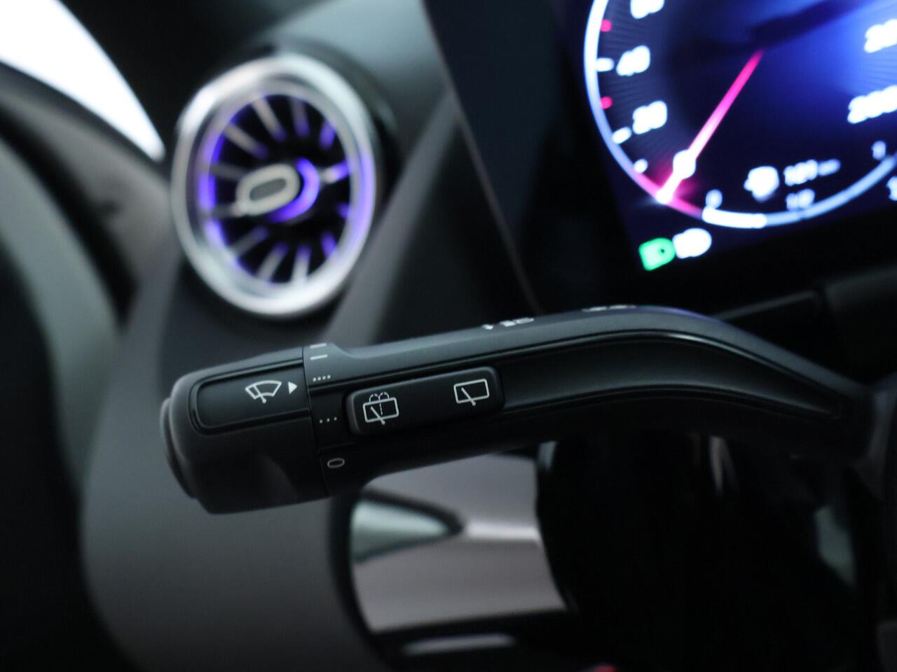 Mercedes-Benz GLA-KLASSE 250 e AMG Plug-In Hybride | AMG Line | MultiBeam Koplampen | Dodehoekassist | 11 kW LAden | Stuur en Stoelverwarming. Inclusief 24 maanden MB Certified garantie voor Europa.