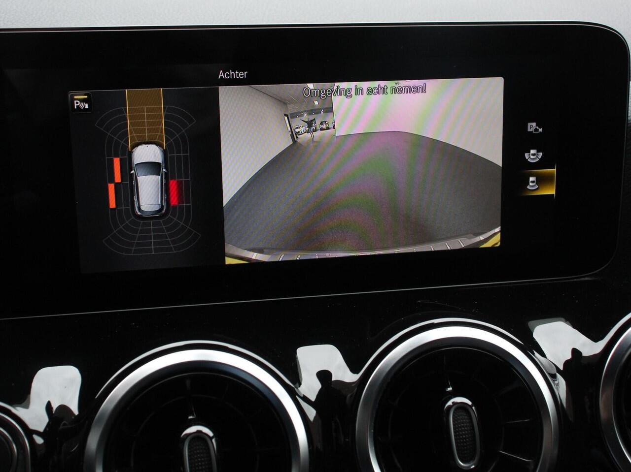 Mercedes-Benz GLA-KLASSE 200 Automaat AMG Line Nieuw model! | Navigatie | Climate Control | Camera | Sfeerverlichting | Half leder/alcantara | Led | Electrische achterklep | 19"Lichtmetalen velgen