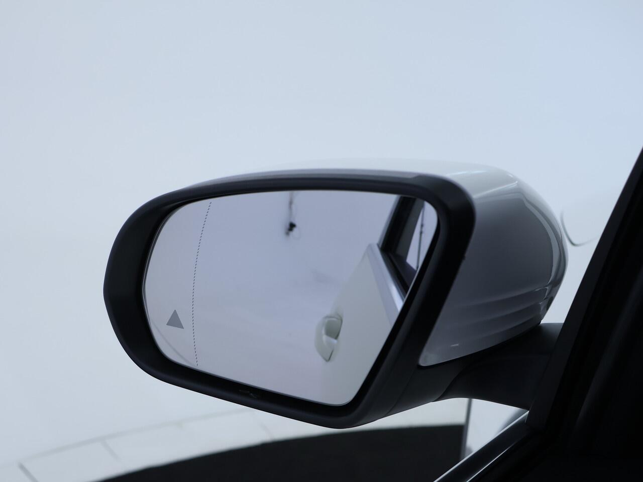 Mercedes-Benz GLA-KLASSE 250e Face Lift Plug-In Hybride | Distronic | Stoelverwarming voor | Ledkoplampen | Easy Pack Achterklep | MultiBeam Koplampen | 11 kW Laden | Inclusief 24 maanden MB Certified garantie voor Europa.