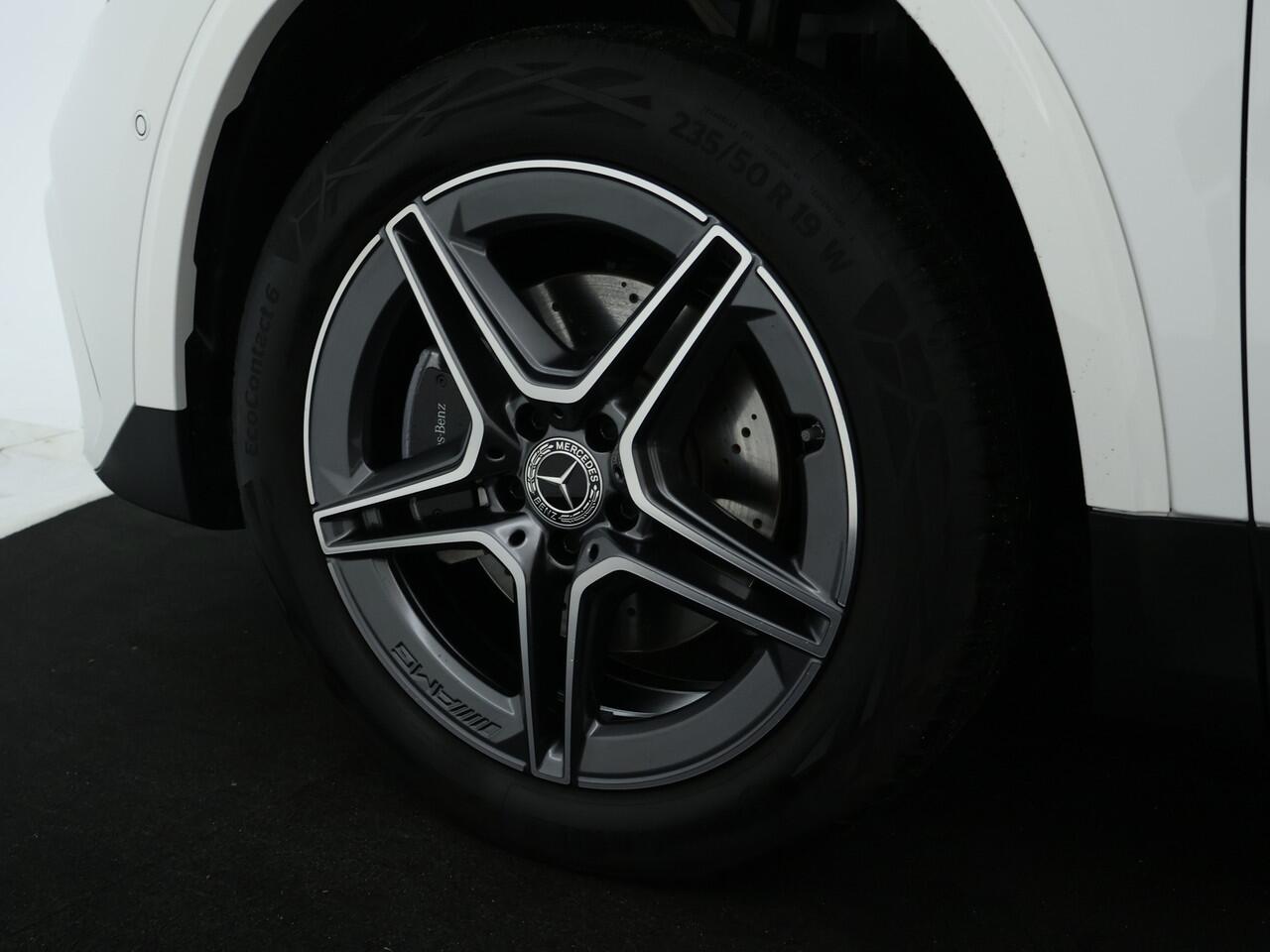 Mercedes-Benz GLA-KLASSE 250 e AMG Plug-In Hybride | AMG Line | MultiBeam Koplampen | Dodehoekassist | 11 kW LAden | Stuur en Stoelverwarming. Inclusief 24 maanden MB Certified garantie voor Europa.