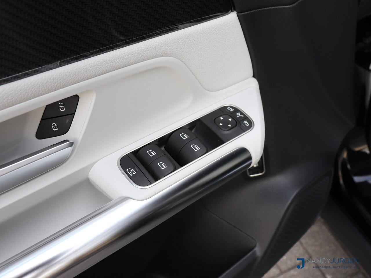 Mercedes-Benz GLA-KLASSE 250 e AMG Limited | Two Tone Leder | Adapt. Cruise Control | Apple Car Play/Android Auto | MBUX | Parkeer Pakket | Camera | Spiegel Pakket | 20" LM AMG | Model 2022 | Volledig Gedocumenteerd Onderhoud |