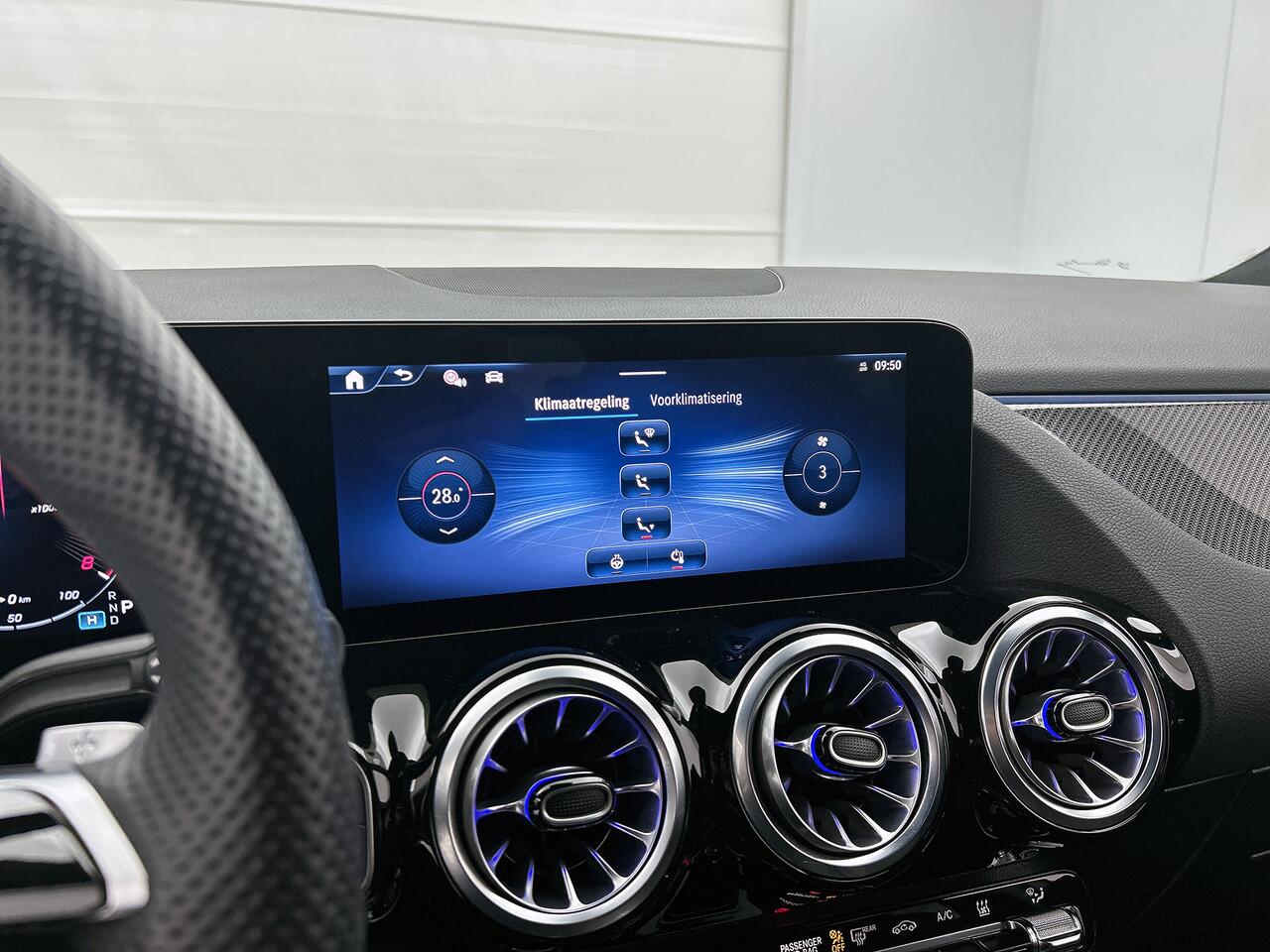 Mercedes-Benz GLA-KLASSE 250 e AMG Plug-In Hybride | AMG Line | Night Pakket | Sfeerverlichting | Stuur en Stoelverwarming |Easy-Pack Achterklep. Inclusief 24 maanden MB Certified garantie voor Europa.