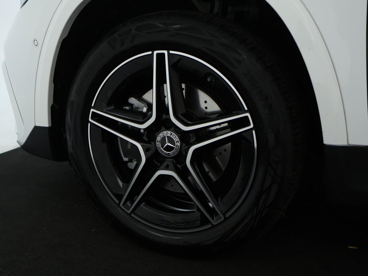 Mercedes-Benz GLA-KLASSE 250 e AMG Plug-In Hybride | Trekhaak | AMG Line Advanced Plus | Night Pakket | Dodehoek Assist | 11kW Laden | Stuur en Stoelverwarming. Inclusief 24 maanden MB Certified garantie voor Europa.