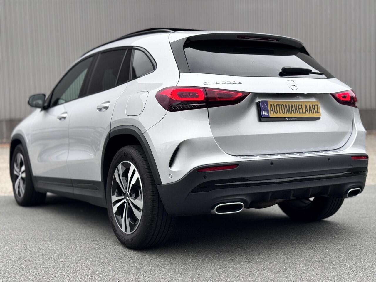 Mercedes-Benz GLA-KLASSE 220 d AMG PANO SFEER | ZO GOED ALS NIEUW !