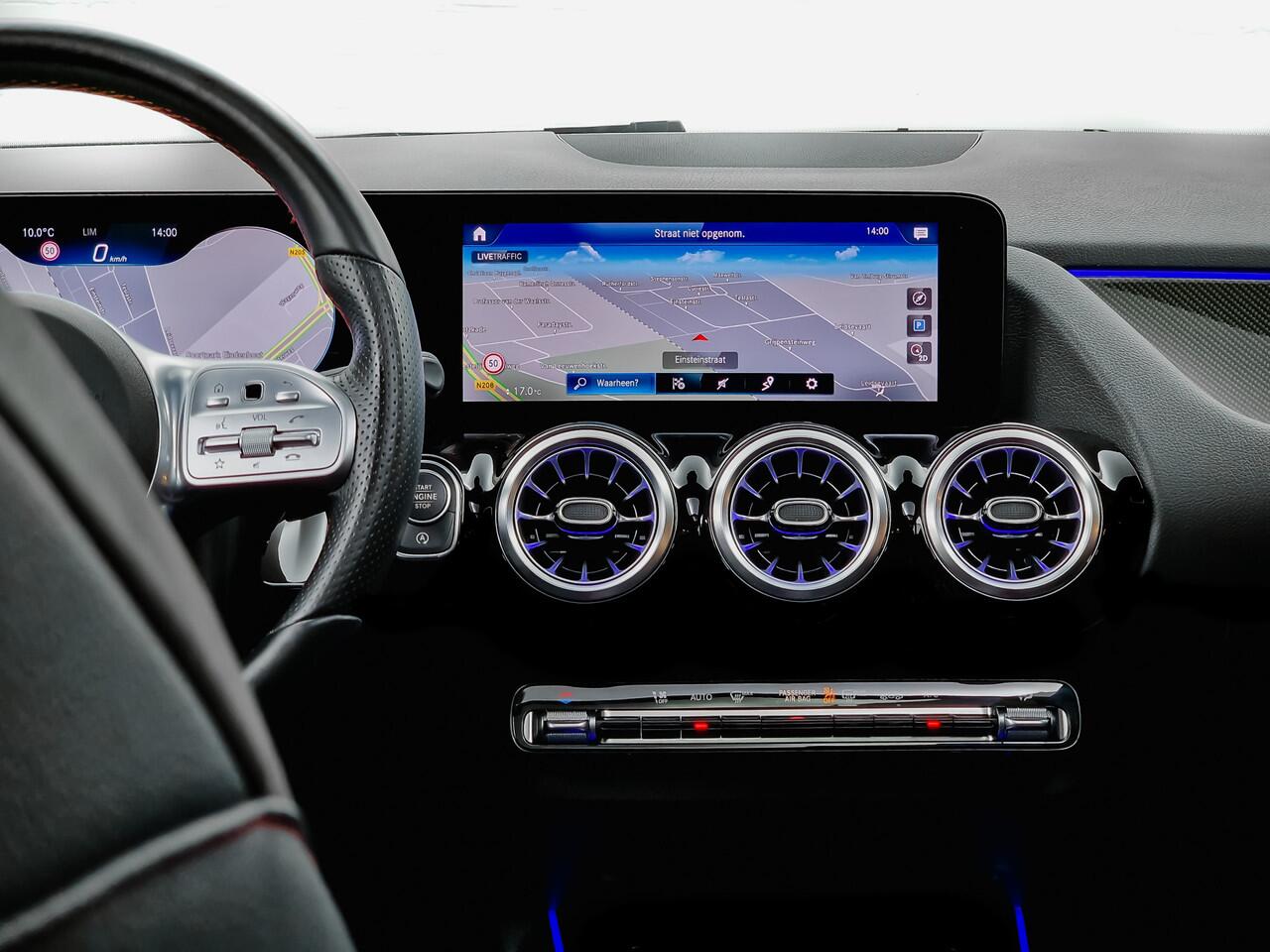 Mercedes-Benz GLA-KLASSE 250 4-Matic AMG Night Edition Aut- Panoramadak, Sfeerverlichting, Carbon Pakket, Sideskirts, Camera