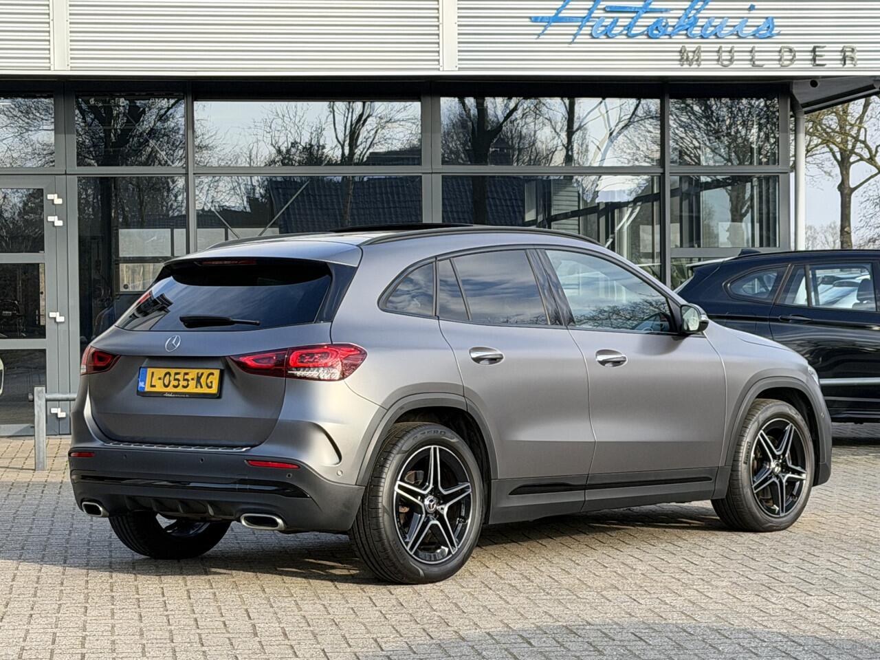 Mercedes-Benz GLA-KLASSE Business Solution AMG Automaat/Panoramadak/LED/Keyless/Widescreen